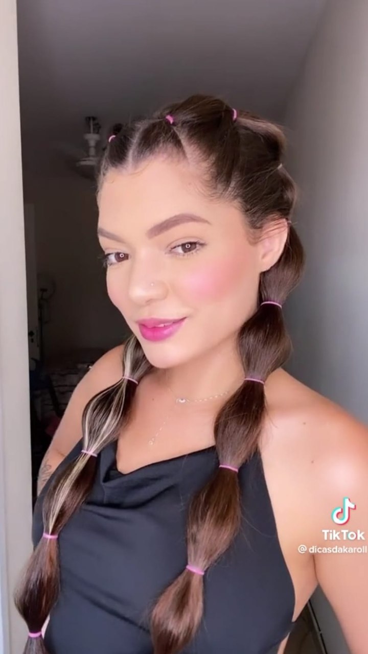 penteados rápidos para cabelo cacheado com elástico