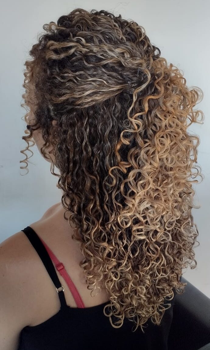 penteados fáceis cabelo cacheado