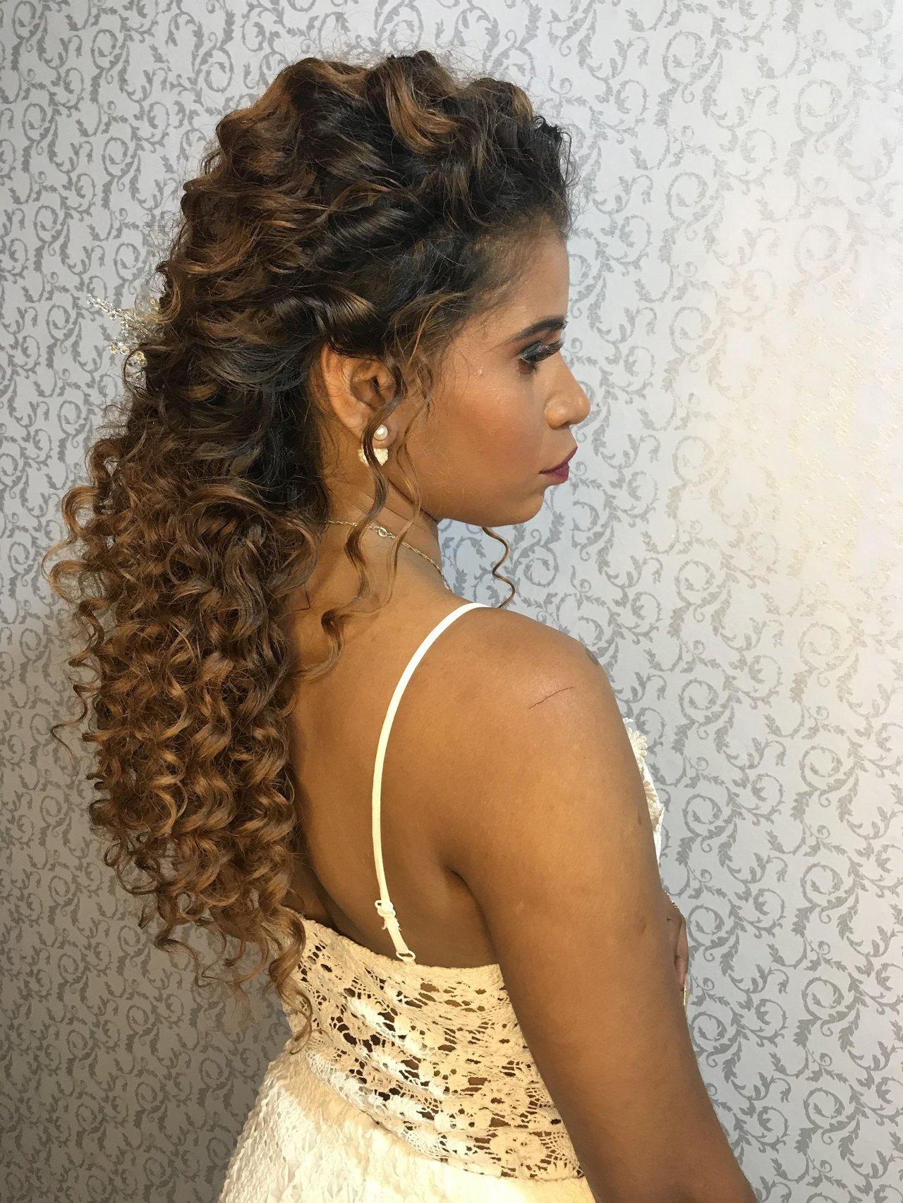penteados para cabelo cacheado médio