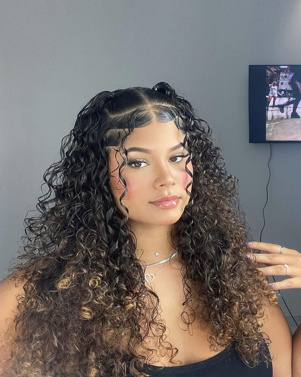 penteados para cabelo cacheado longo