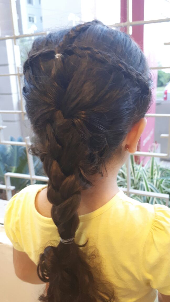 penteados para menina cabelo cacheado escola