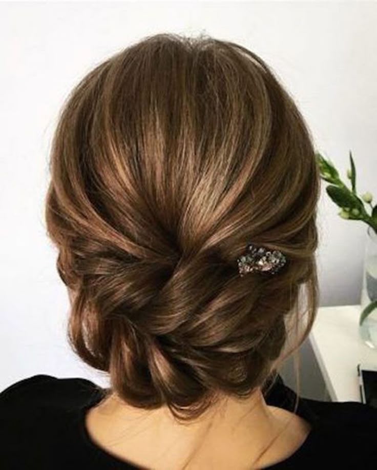 penteado mãe da noiva cabelo curto