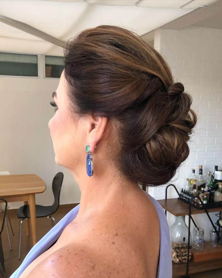 coque baixo para mãe da noiva cabelo médio