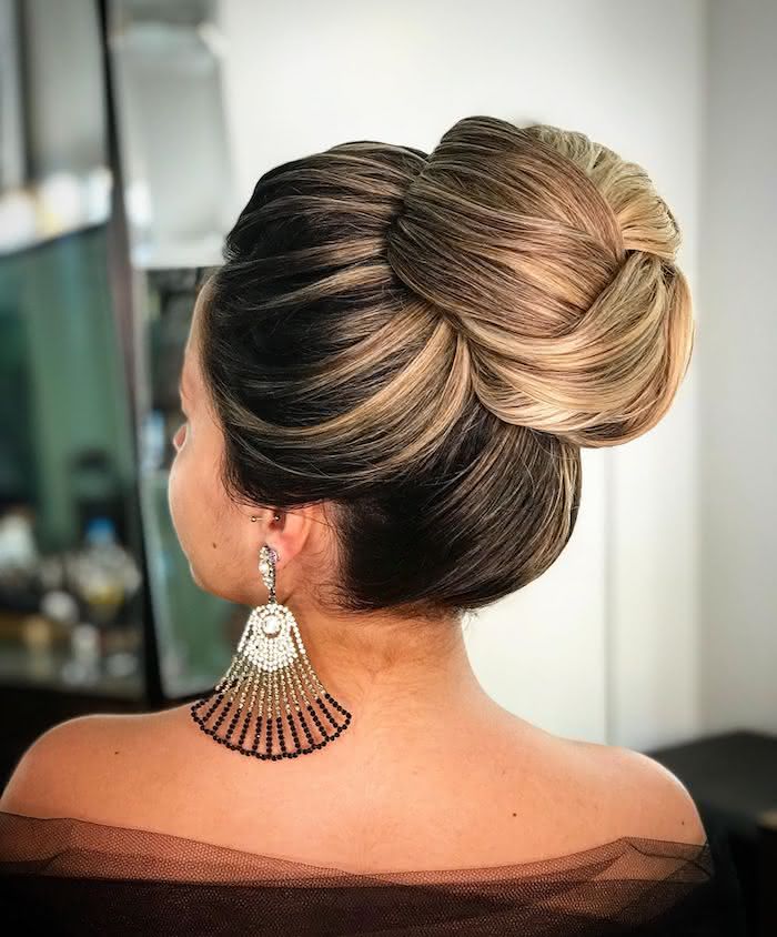 penteado festa 15 anos convidada cabelo cacheado