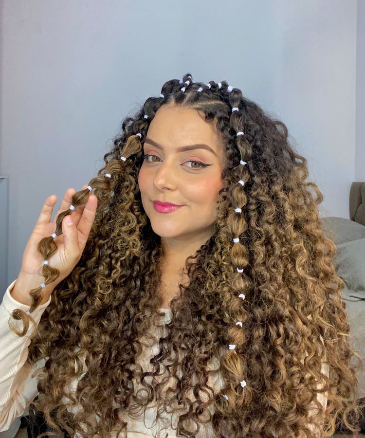 estilos de cabelo ondulado com liguinhas