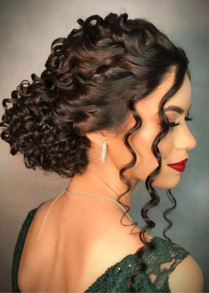 cortes e penteados cabelo cacheado curto 2026