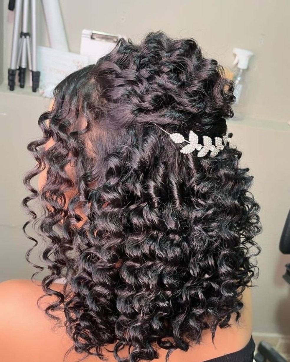 tutoriais penteados cabelo cacheado curto