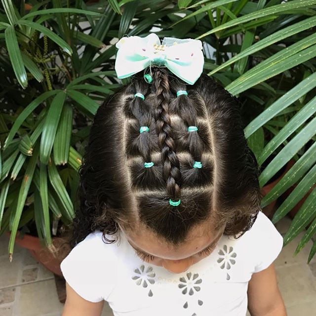 penteados para meninas cacheadas com liguinhas