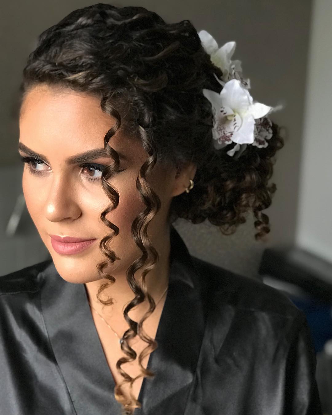 penteados crespos casamento