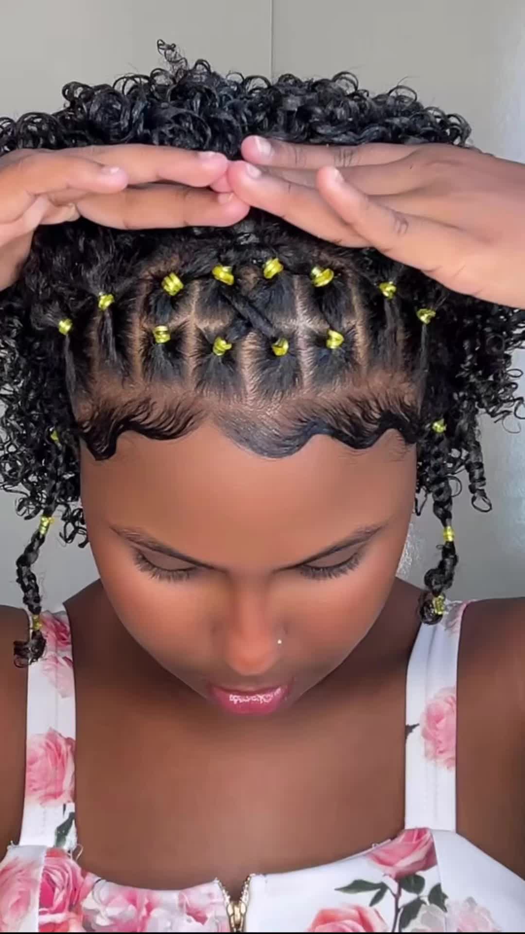 volume cabelo crespo curto