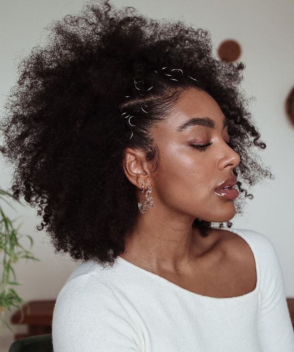 penteados para cabelo cacheado curto e volumoso