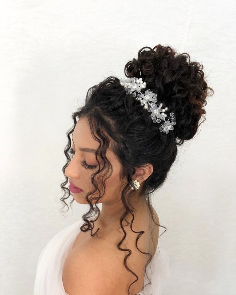 penteados fáceis cabelo cacheado casamento