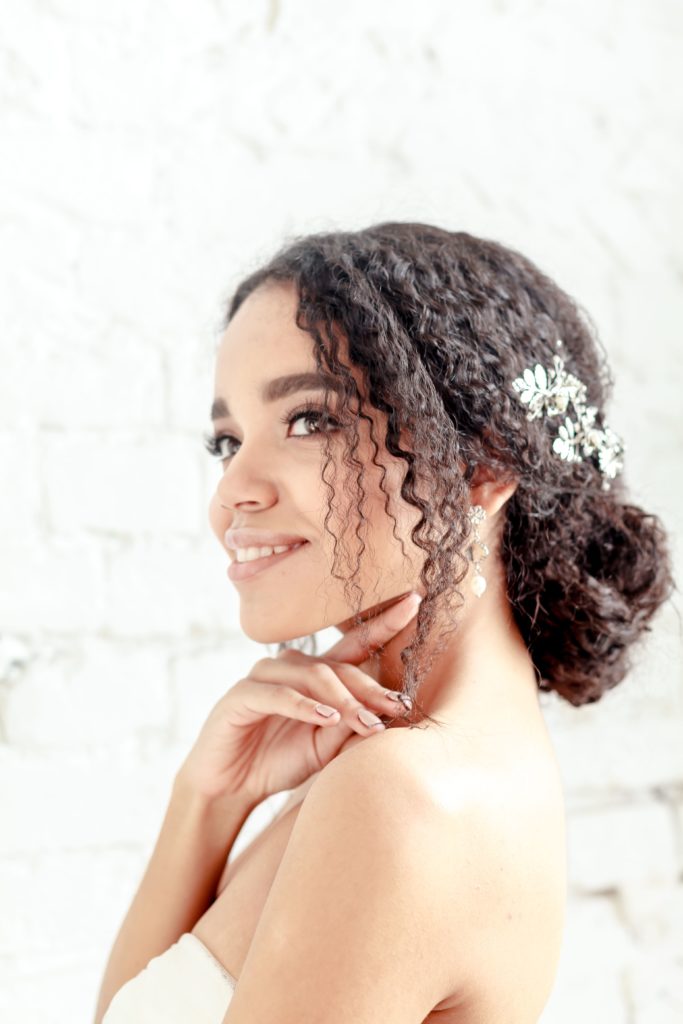 acessórios para cabelo cacheado casamento