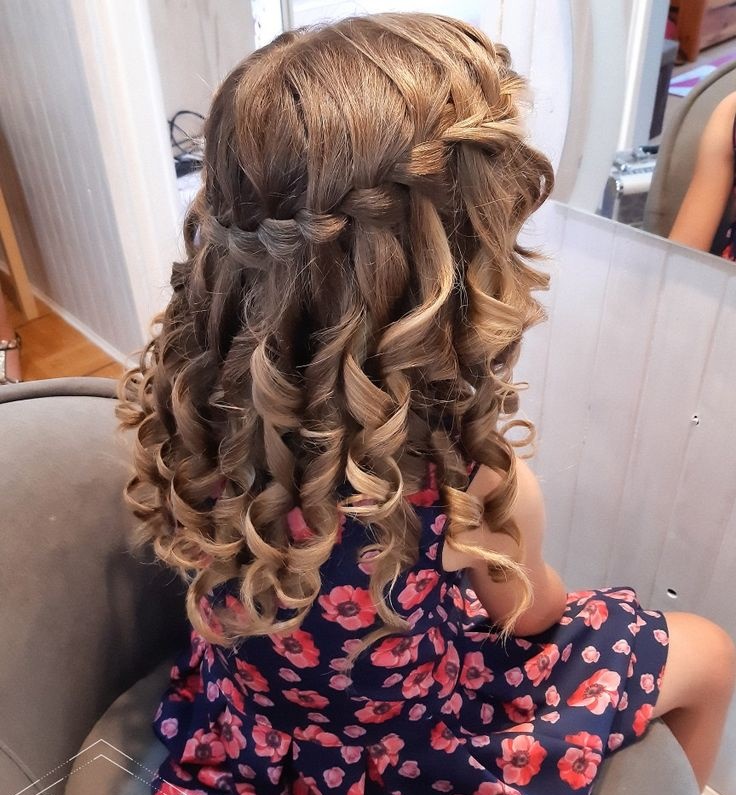 ideias de penteado para daminha de honra