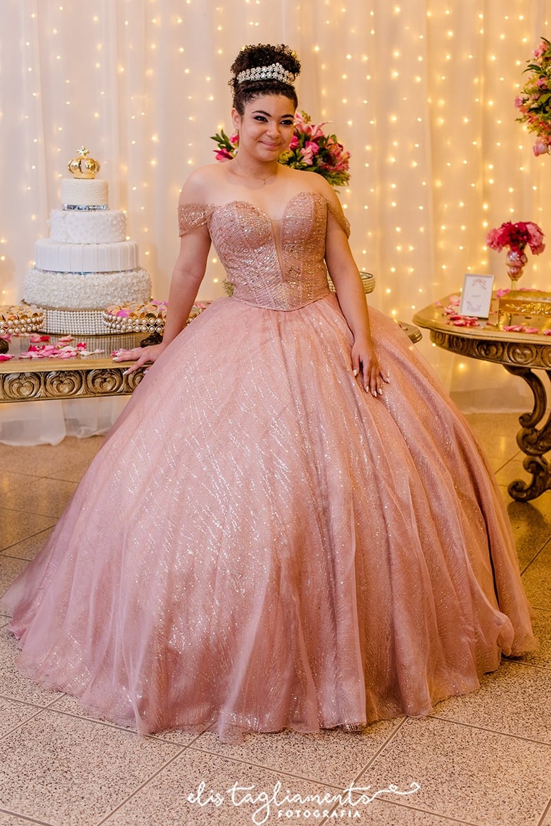 penteados para debutante com tiara cabelo liso