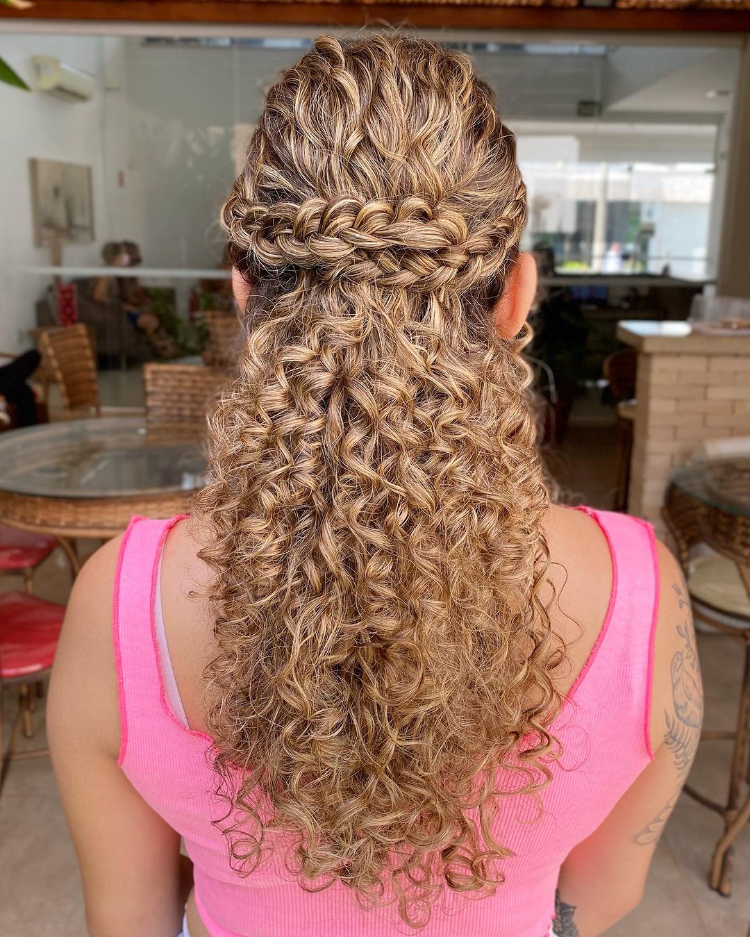 penteados presos cabelo cacheado formatura