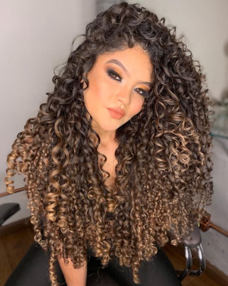 penteados com trança cabelo cacheado formatura