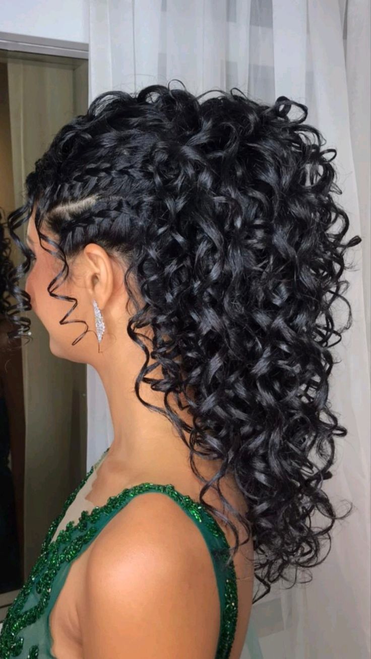 penteados presos cabelo cacheado formatura