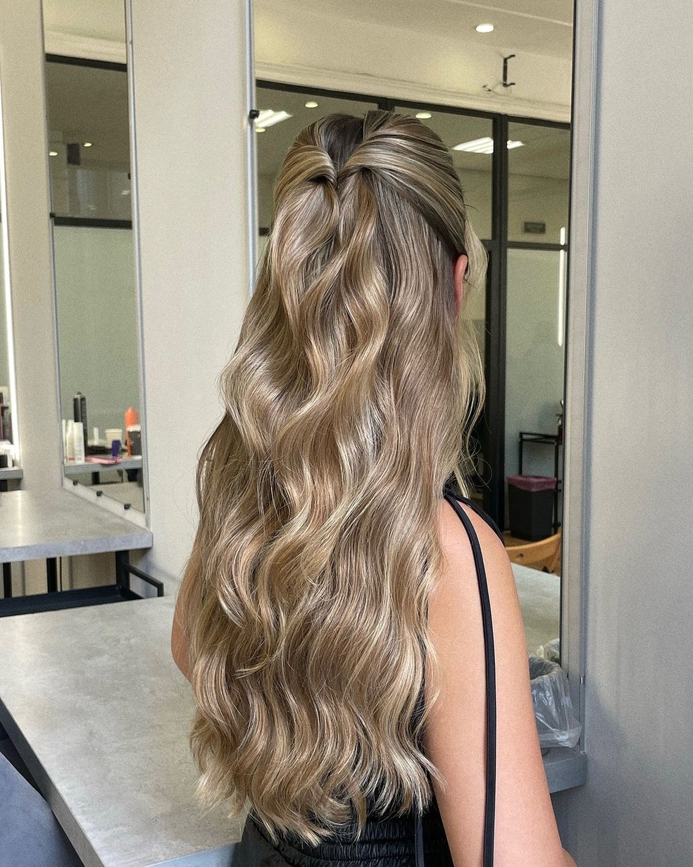 penteados formatura cabelo solto com trança