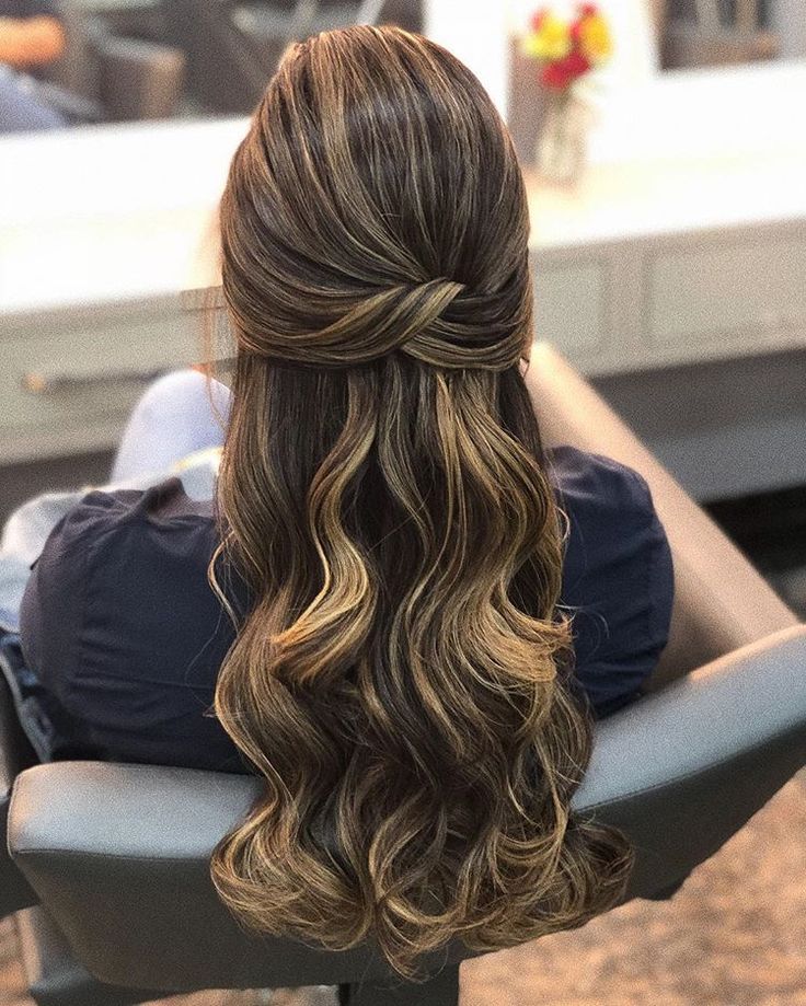 penteado semi preso formatura cabelo cacheado