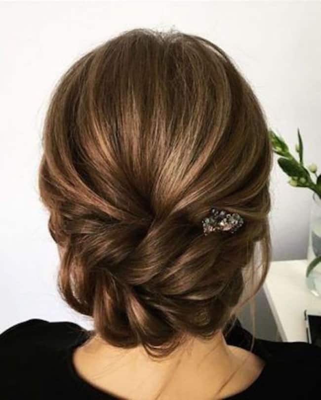 penteados para madrinha cabelo médio casamento noite