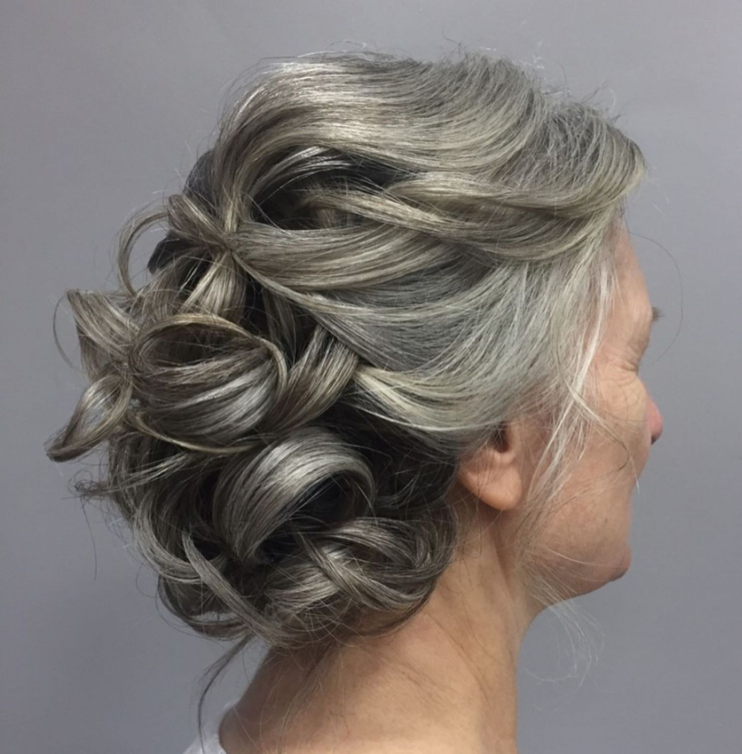 penteados para mulheres acima de 70 anos
