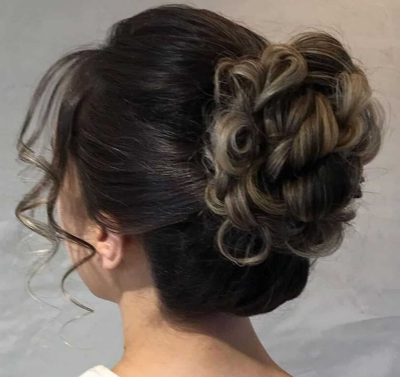 penteados presos cabelo cacheado
