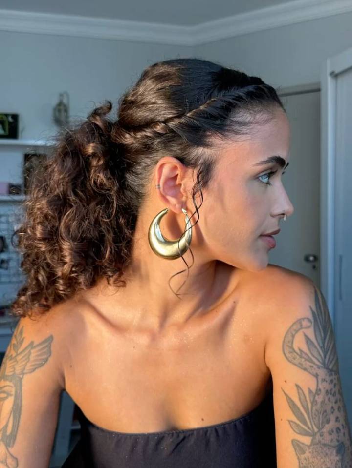 penteados presos para cabelos cacheados estilo elegante
